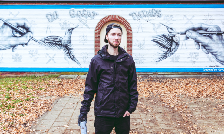 L’artiste de rue Noir crée avec Surface