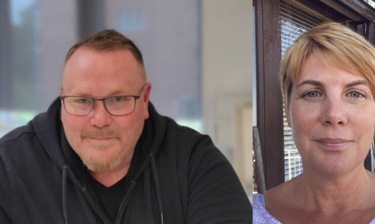 Två porträttbilder visas sida vid sida. Till vänster syns en person med kort hår, glasögon och mörk huvtröja framför en ljus, oskarp bakgrund. Till höger syns en person med kort ljust hår och en ljust mönstrad tröja, fotograferad framför ett fönster med persienner.
